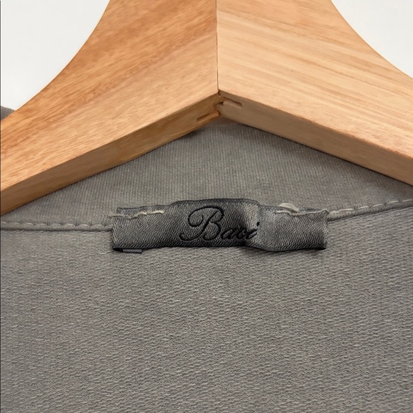 Chic Women's Gray Blazer - Picture 2 of 3